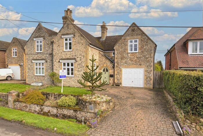 4 Bedroom Semi-Detached House For Sale In Bull Road, Birling, West Malling, ME19