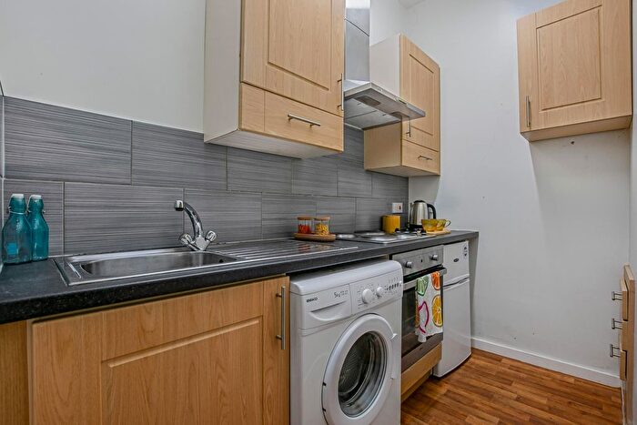 1 Bedroom Terraced House To Rent In Brookfield Road, Leeds, LS6
