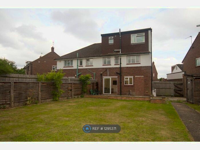 6 Bedroom Semi-Detached House To Rent In Lodge Close, Uxbridge UB8