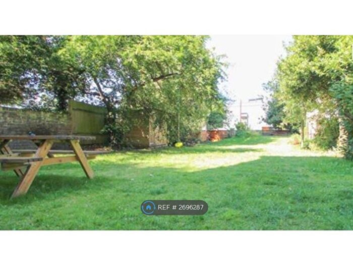 2 Bedroom Flat To Rent In Manor Park, London, SE13