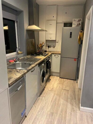 3 Bedroom Flat To Rent In Wilmslow Road, Manchester, Greater Manchester, M14