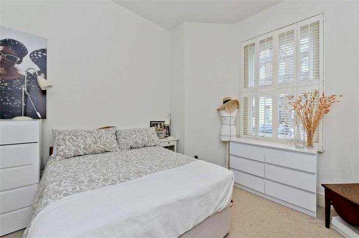 2 Bedroom Flat To Rent In Caithness Road, Brook Green, London, Uk, W14