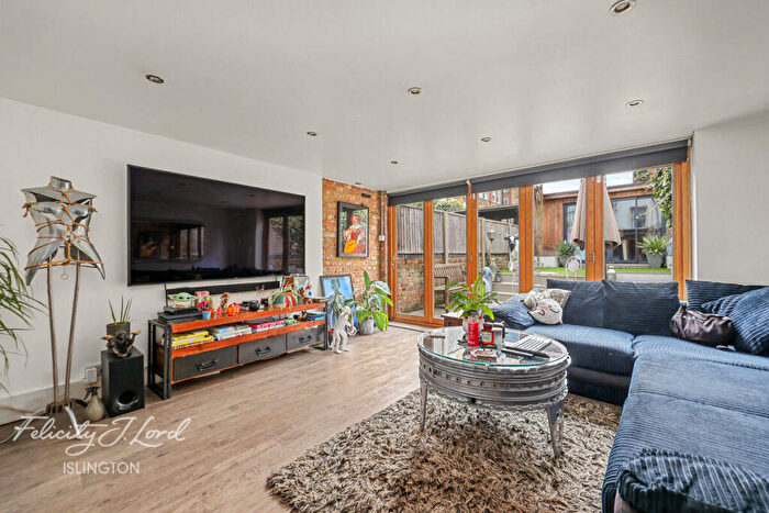 2 Bedroom Apartment For Sale In Balls Pond Road, London, N1