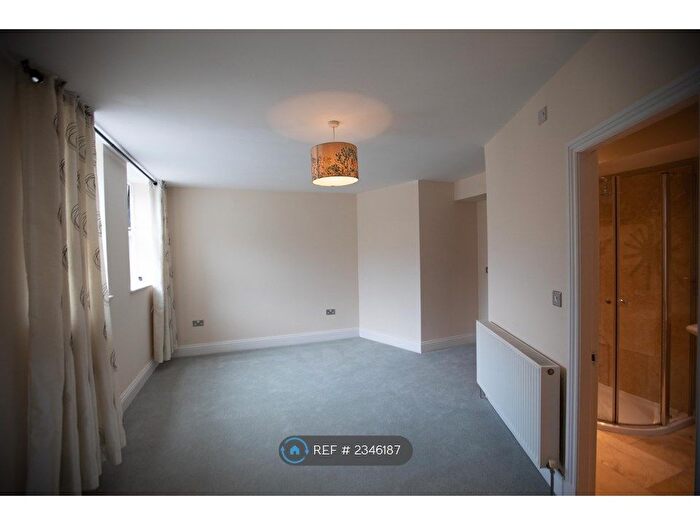 6 Bedroom Semi-Detached House To Rent In Burnley Road, Todmorden, OL14