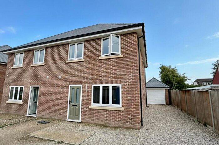3 Bedroom Semi-Detached House For Sale In Manor Road, Ringwood, BH24
