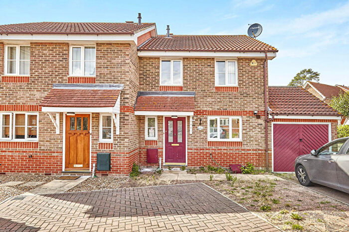 3 Bedroom Semi-Detached House To Rent In Chart Hills Close, London, SE28