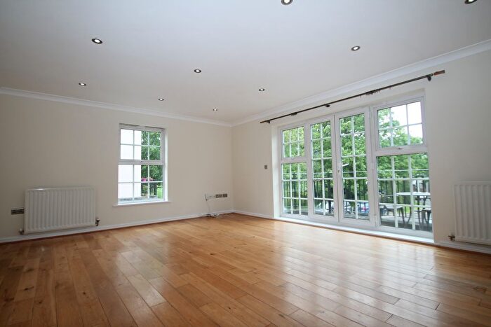 2 Bedroom Flat To Rent In Liverymen Walk, Greenhithe, DA9