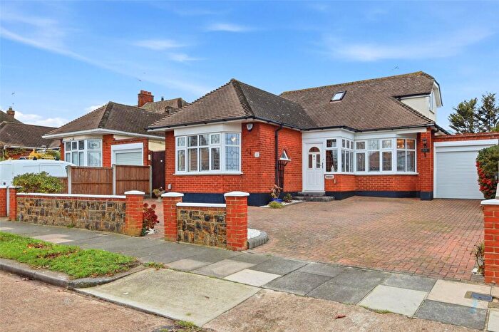 3 Bedroom Bungalow For Sale In Steyning Avenue, Popular Wick Estate, Essex, SS2