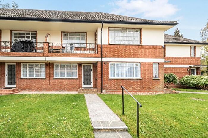 2 Bedroom Flat To Rent In Glenhill Close, Finchley, N3