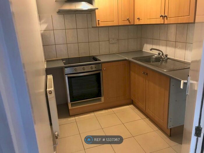 Studio To Rent In Elm Grove, Cricklewood, NW2