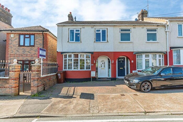 3 Bedroom End Of Terrace House For Sale In Bingham Road, Rochester, Kent, ME2