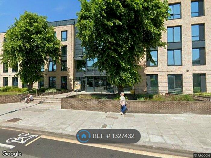 Studio To Rent In Goldhawk Road, London W12