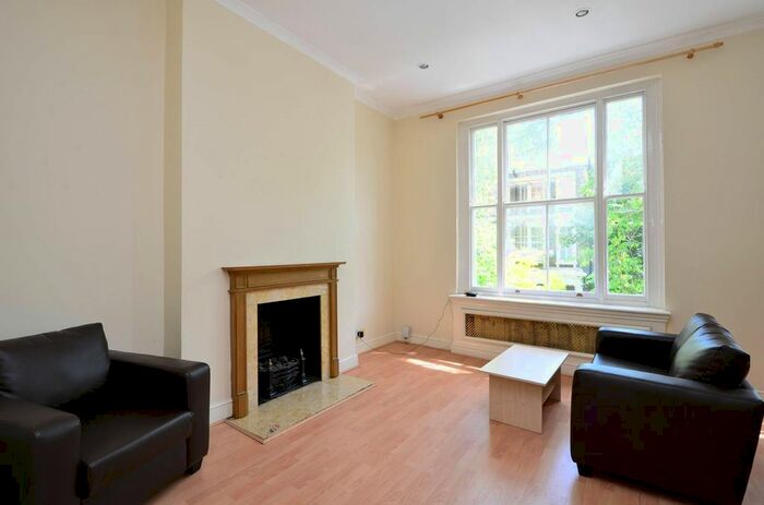 2 Bedroom Flat To Rent In Kempsford Gardens, Earls Court, London, SW5