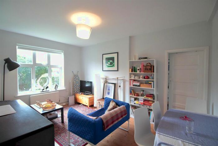 2 Bedroom Flat To Rent In Brixton Hill, London, SW2