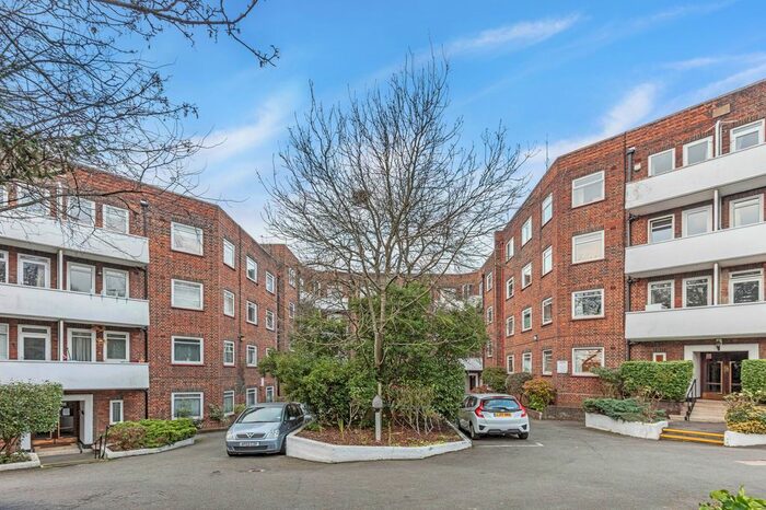2 Bedroom Flat To Rent In Cromwell Court, Kingston Hill, Kingston Upon Thames, Surrey, KT2