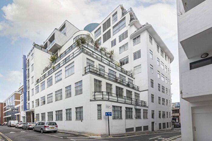 Flat To Rent In Saffron Hill, Farringdon, EC1N