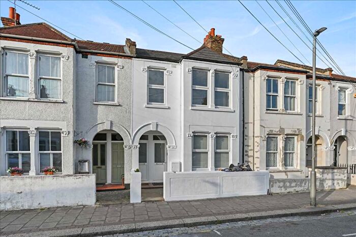 2 Bedroom Maisonette To Rent In Pevensey Road, Tooting, SW17