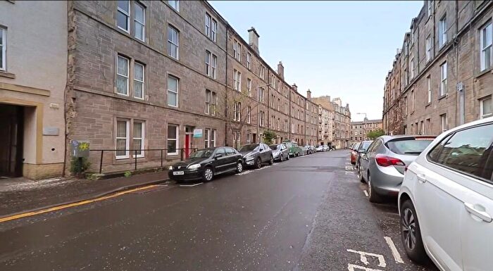 3 Bedroom Flat To Rent In Blackwood Crescent, Edinburgh, EH9