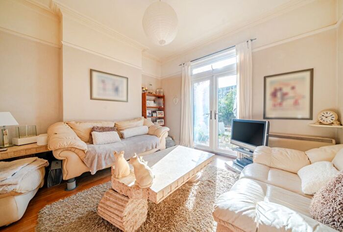 1 Bedroom Flat For Sale In Eridge Road, Tunbridge Wells, Kent, TN4