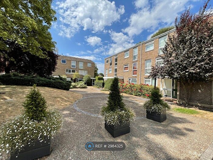 1 Bedroom Flat To Rent In Harrowdene Gardens, Teddington, TW11