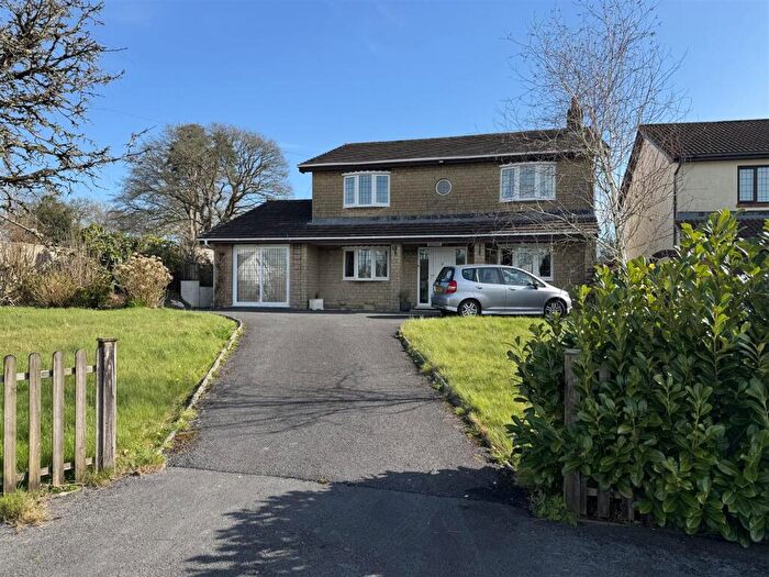 3 Bedroom Detached House For Sale In Heol Cennen, Ffairfach, Llandeilo, SA19