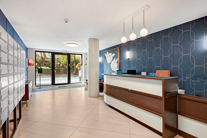 1 Bedroom Flat To Rent In Clifton Mansions, Park Avenue, NW2