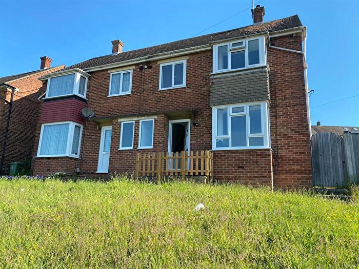 3 Bedroom End Of Terrace House To Rent In Carnation Road, Strood, ME2