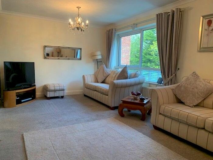 2 Bedroom Flat To Rent In Palmerston Road, Mossley Hill, Liverpool, L18