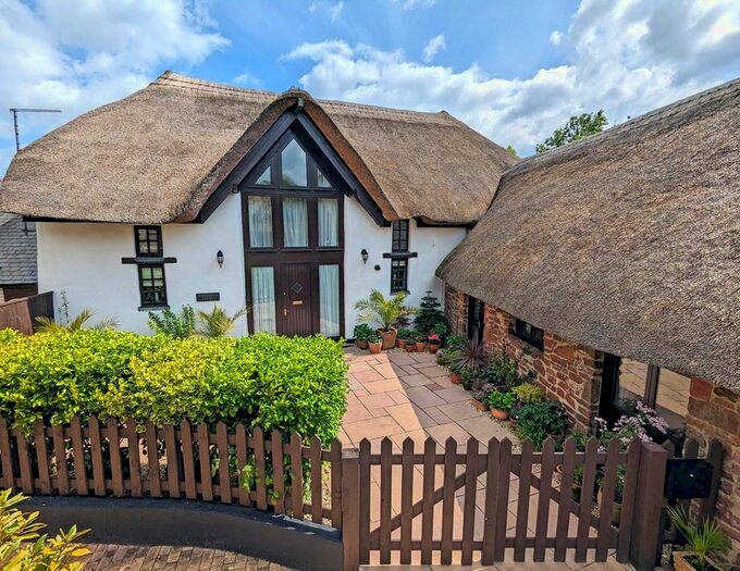 3 Bedroom Barn Conversion For Sale In Ash Hill, Bishopsteignton, Devon, TQ14