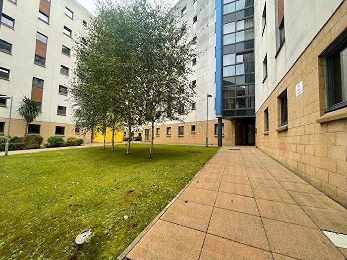 3 Bedroom Flat To Rent In Horsewater Wynd, City Centre, Dundee, DD1