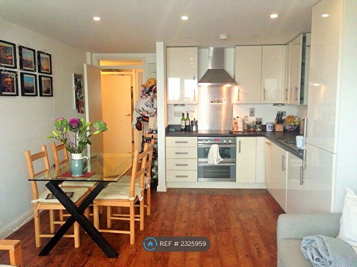 2 Bedroom Flat To Rent In Ramsgate Street, London, E8