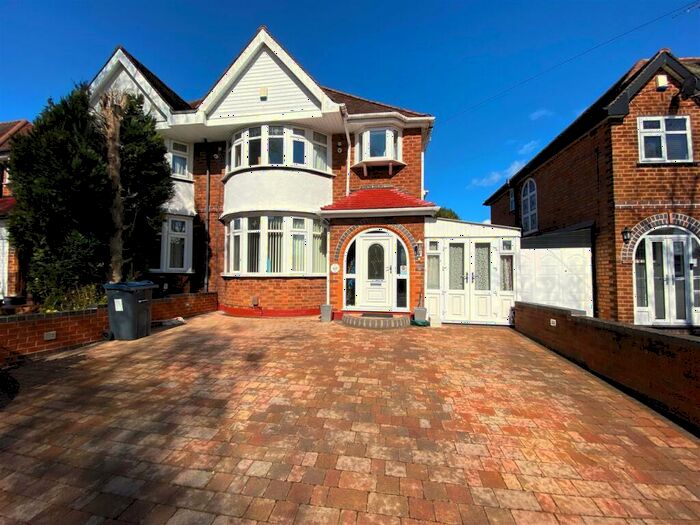 3 Bedroom Semi-Detached House To Rent In Stonor Road, Hall Green, Birmingham, B28
