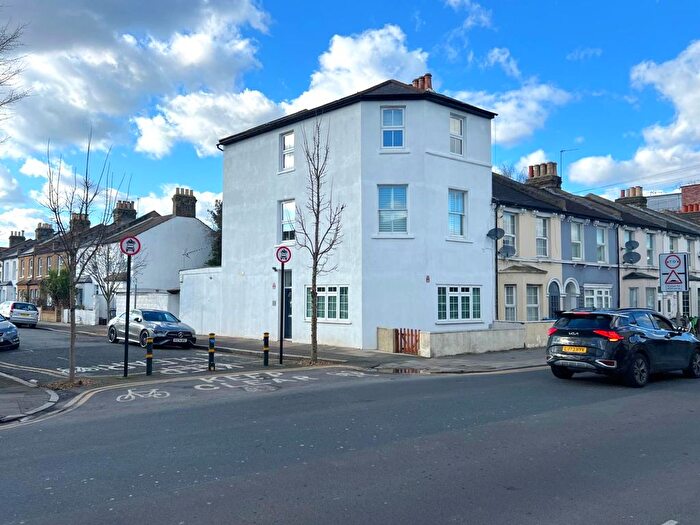 2 Bedroom Flat To Rent In Trafalgar Road, Wimbledon, SW19