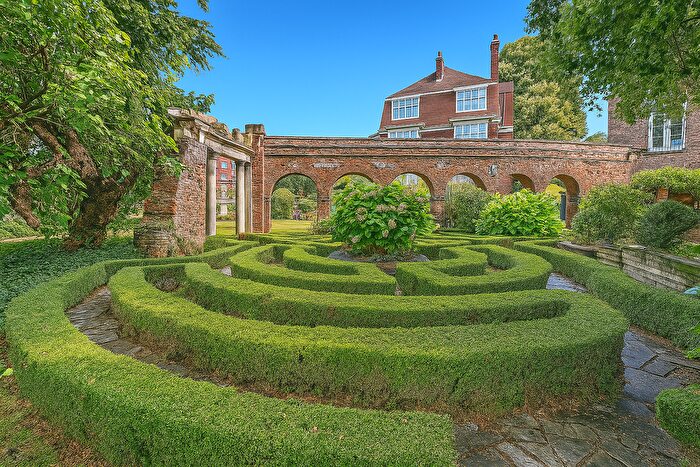 2 Bedroom Flat For Sale In Friars Lane, Richmond, TW9