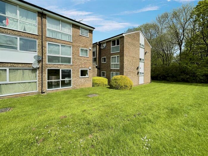2 Bedroom Flat To Rent In Blair Close, Hemel Hempstead, HP2