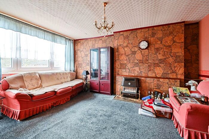 2 Bedroom Maisonette For Sale In Portbury Close, Peckham, London, SE15
