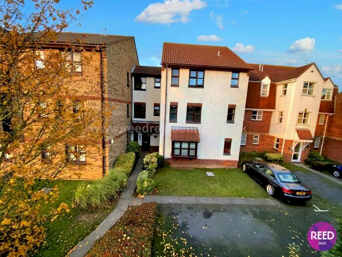 1 Bedroom Studio To Rent In Frobisher Way, Shoeburyness, SS3