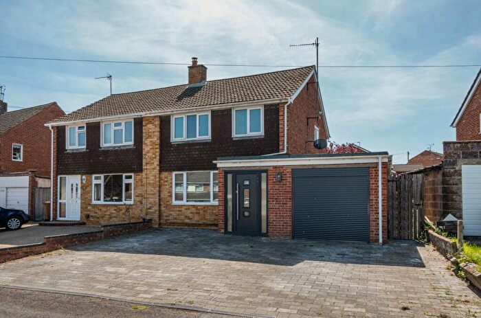 3 Bedroom Semi Detached House For Sale In Corunna Main, Andover, SP10