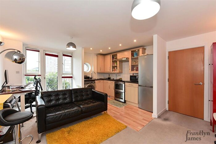 1 Bedroom Flat To Rent In Adrian House, Stratford, London, E15