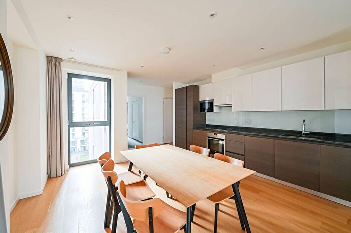 3 Bedroom Flat To Rent In Raywood Mansions, East Village, Stratford, London, E20