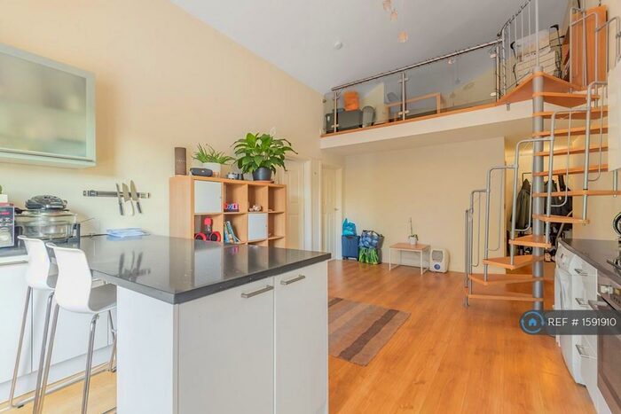 2 Bedroom Flat To Rent In Brownhill Court, London, SE6