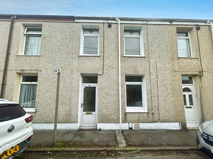 3 Bedroom Property To Rent In King Street, Neath, SA11