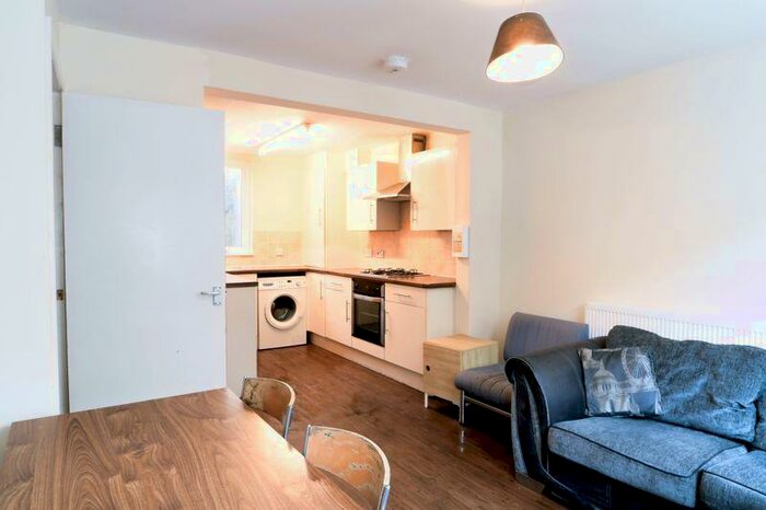 5 Bedroom Detached House To Rent In Edinburgh Road, Brighton, BN2