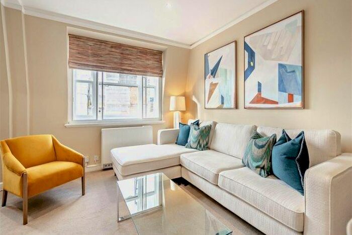 2 Bedroom Flat To Rent In Hill Street, London, W1J