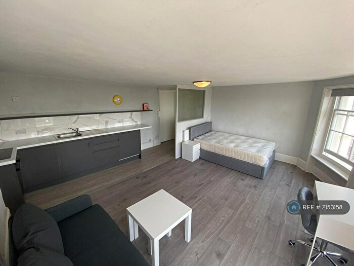 Studio To Rent In Norfolk Square, Brighton, BN1