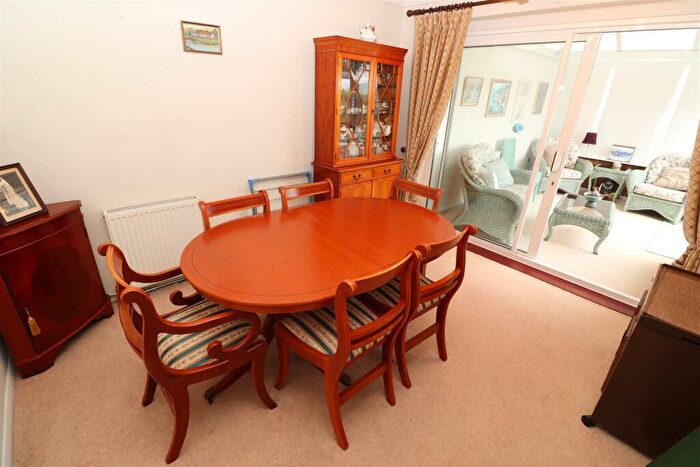 2 Bedroom Detached Bungalow For Sale In Ravensbank, Rushden, NN10