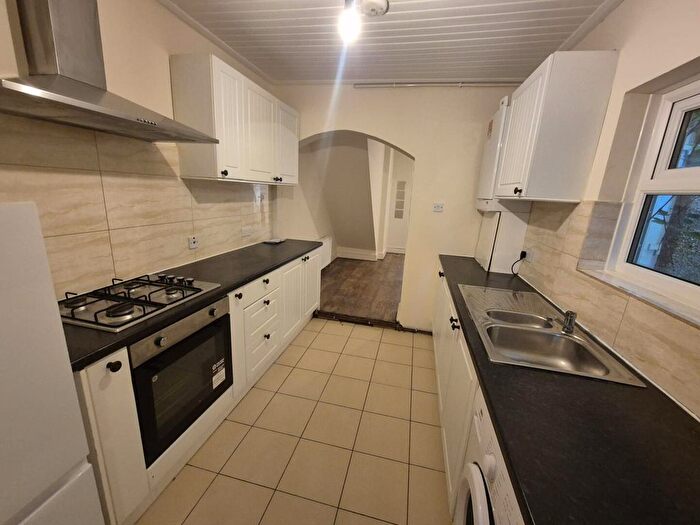 1 Bedroom Flat To Rent In Lancaster Road - Flat A, London, N18