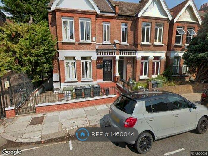 2 Bedroom Flat To Rent In Halsmere Road, London, SE5