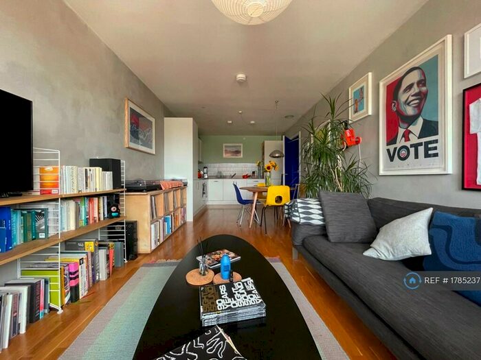 2 Bedroom Flat To Rent In Icon Apartments, London, E1