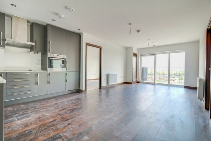 2 Bedroom Apartment To Rent In Victoria Avenue, Southend On Sea, SS2